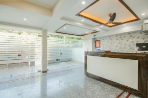 Collection O Corporate Suite Near Omaxe Celebration Mall