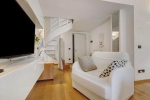 White Apartment By Immobilux