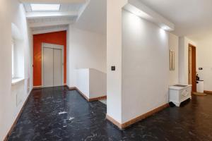 White Apartment By Immobilux
