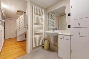 White Apartment By Immobilux