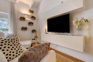 White Apartment By Immobilux