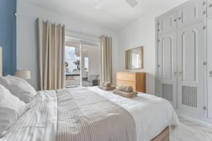 203 Arruzafa Sea View