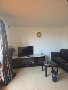Quite room Near airport and shopping mall