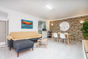 Isabel apartment