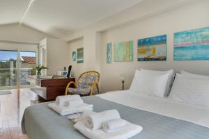 Beach Family Villa in Artemida