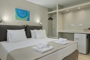 Beach Family Villa in Artemida