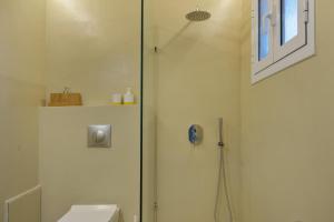 Beach Family Villa in Artemida
