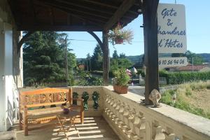 Maisons d'hotes Le Clos de la Salamandre : Chambre Triple - Vue sur la Piscine