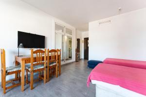 Pyr studio apartment
