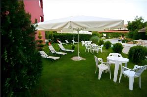 Odysseia Studios and Apartment