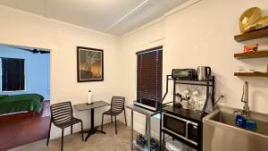 Escondido - Easy World Cup Access, Walk to Restaurants and Bars!