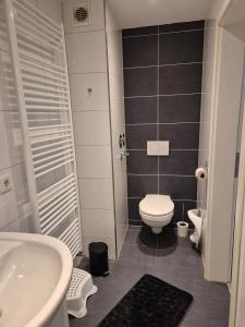 Neue 4Zi Kü Bad Balkon Parknähe 1og