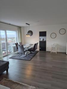 Neue 4Zi Kü Bad Balkon Parknähe 1og