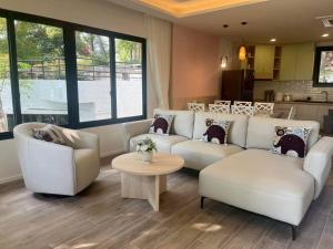 B98 Seaview Villa 3BR Scenic Hillside Stay