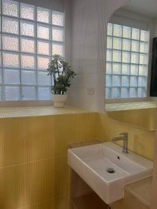 B98 Seaview Villa 3BR Scenic Hillside Stay