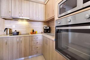 Goudis Suite Iro