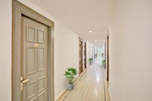 Townhouse Jp Grand Near Mayapuri Chowk