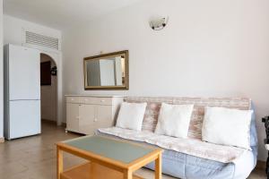 Sunny studio apartment, marina view