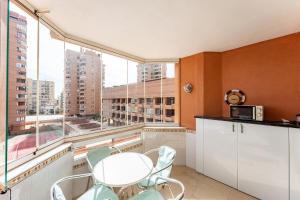 Sunny studio apartment, marina view