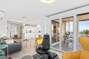 Sea View And Luxury On The Beach