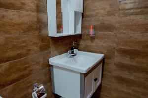 Rhovee Homes