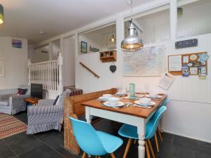2 Brook Cottages