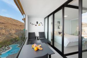 Ocean wave retreat