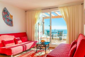 180-degrees sea view with pool