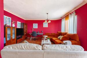 Beautiful 3 bedroom Wifi Sea View