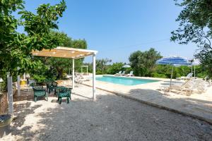 Caserurali, nature and pool
