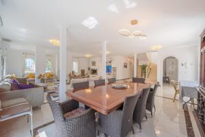 Marbella Villa - 16 Persons -