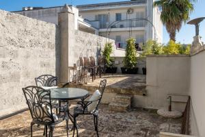 Maison Boutique At Daniela