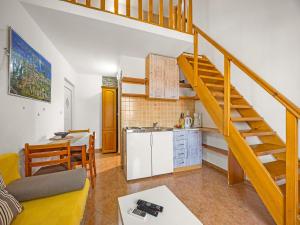 Apartment near Pula with Sea View Balcony