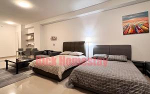 SS15 Courtyard Subang Jaya Sunway 4 Pax 2 QueenBed Studio Big 65 Inch TV Netflix WiFi
