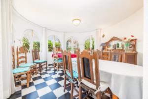 Villa Malik mit Meerblick und Pool