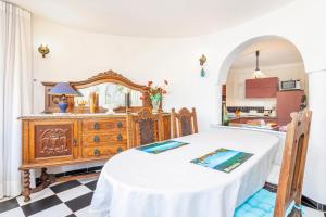 Villa Malik mit Meerblick und Pool