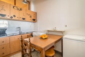 Vangelis apartment