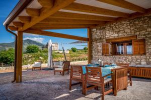 Villa Stone Walls with Jacuzzi