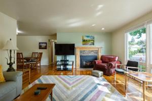 Mellow Yellow - 7 Minutes to UO & 4 Minutes to Downtown home