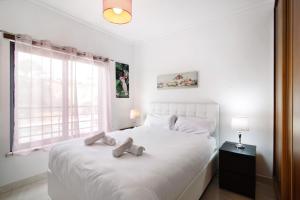 Flat with Pool Marina and Sea View