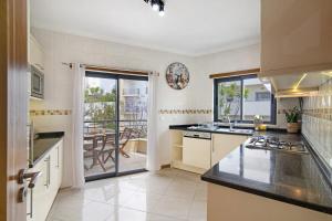 Flat with Pool Marina and Sea View