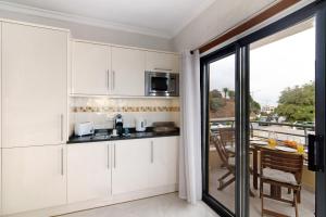 Flat with Pool Marina and Sea View