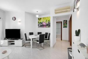 Flat with Pool Marina and Sea View