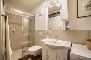 Holzers Apartment