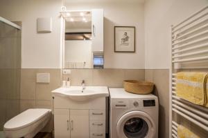 Holzers Apartment