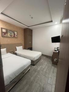 Violet hotel 2