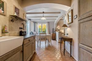 LArbousier -Le Mas des Bouteillans