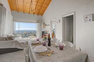 Dorothea Apartment in Chlomos