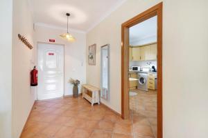 1H Apt Narciso