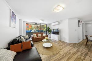 Spacious 3BR Apt with Parking Walk to ICC & Darling Harbour & CBD & Chinatown